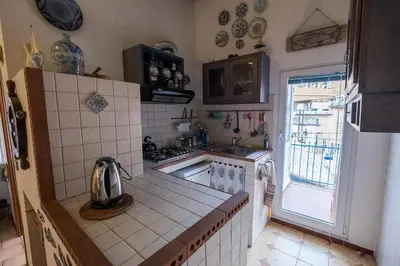 Cucina o angolo cottura di The Captains House - central quiet near beach