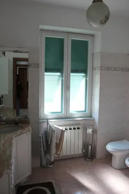 Bagno di Appartamento tra mare e montagna