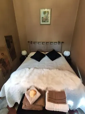 Letto o letti in una camera di Via Verdi 5, Gli Affreschi