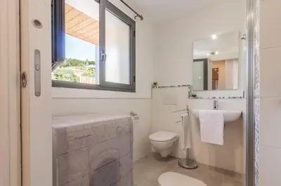 Bagno di Luxury Summer House