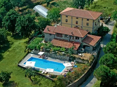 Piscina di Giunasco o nelle vicinanze