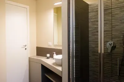 Bagno di Bilocale vicino Stazione CIR 00015