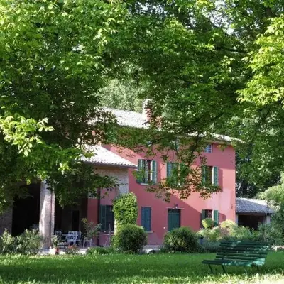 Romantic apartment garden parking in Parma city Villa Podere Merlo