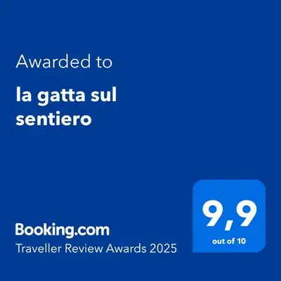 la gatta sul sentiero