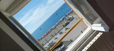 Vista generica sul mare o vista sul mare dall'interno dell'appartamento