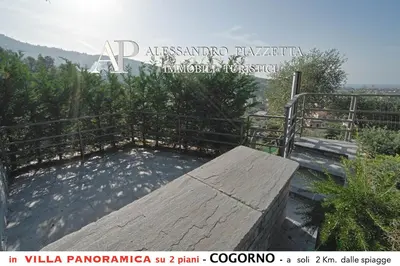 Vista generica sulle montagne o vista sulle montagne dall'interno dell'appartamento