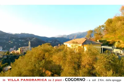 Vista generica sulle montagne o vista sulle montagne dall'interno dell'appartamento