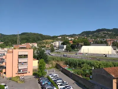 Vista generica sulle montagne o vista sulle montagne dall'interno dell'appartamento
