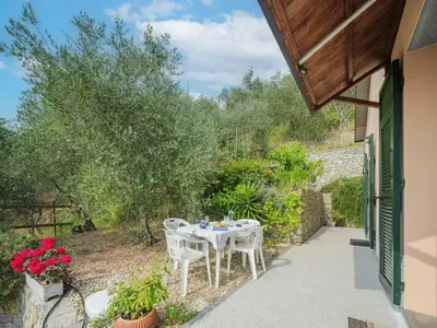 Giardino di Holiday Home Zia Maria by Interhome