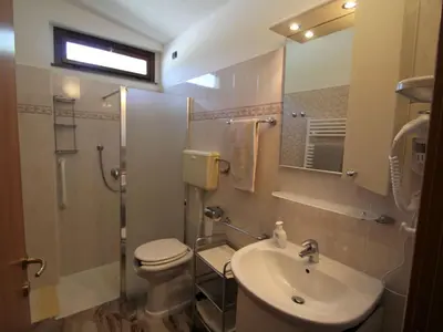 Bagno di Holiday Home Villetta Luciana by Interhome
