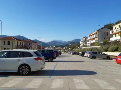 Vista generica sulle montagne o vista sulle montagne dall'interno dell'appartamento