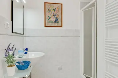 Bagno di GuestHost - La Spezia Migliarina Apartment con terrazzo