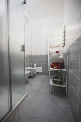 Bagno di ART & BOOKS bed and breakfast