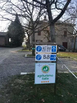 Certificato, attestato, insegna o altro documento esposto da Alloggio Cantalupo