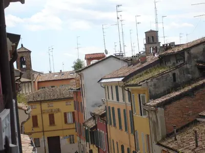 Vista generica su Parma o vista sulla città dall'interno dell'appartamento