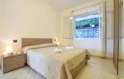Letto o letti in una camera di 2 Bedroom Cozy Apartment In Moneglia