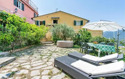 Giardino di Awesome Home In Moneglia With Kitchen