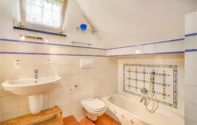 Bagno di Awesome Home In Moneglia With Kitchen