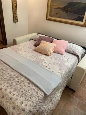 Letto o letti in una camera di la casa nel bosco