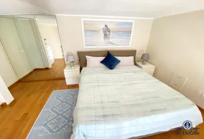 Letto o letti in una camera di WELCOME RIVIERA - AL CASTELLO-VISTA MARE -ROMANTICO e CENTRALE a 20 METRI DAL MARE-toll parking at 15 euro per day to be booked in advance -subject to availability