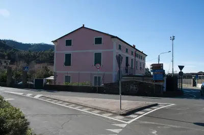 Vista generica sulle montagne o vista sulle montagne dall'interno dell'appartamento