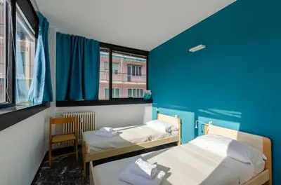 Letto o letti in una camera di JOIVY Spacious Apt for 6, Near Train Station and Beach