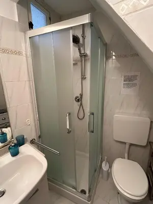 Bagno di Appartamento in tipico carugio ligure