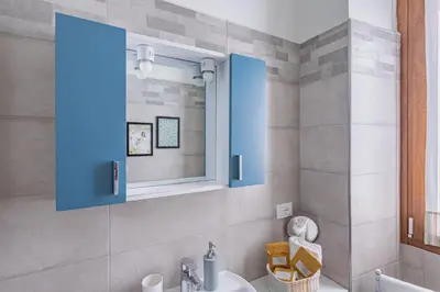 Bagno di Casa Elena - vicino al Castello - by Host4U
