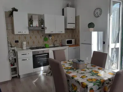 Cucina o angolo cottura di Tigullio Vacations - Flavia beach apartment
