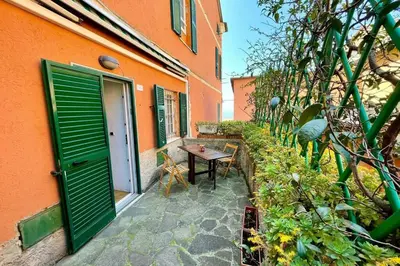 Giardino di Framura, Ampio appartamento con terrazzo vista mare