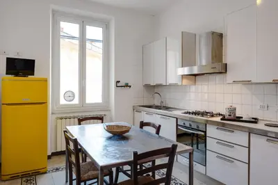 Cucina o angolo cottura di GuestHost - Piazza Concordia Apartment with Balcony