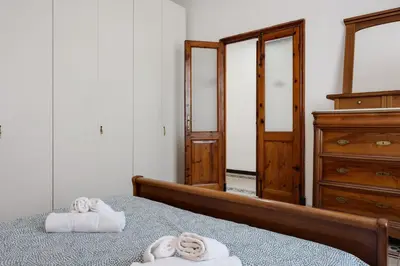 Letto o letti in una camera di GuestHost - Piazza Concordia Apartment with Balcony