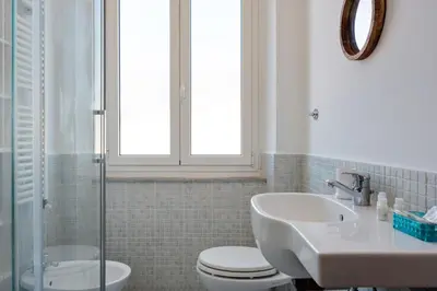 Bagno di GuestHost - Piazza Concordia Apartment with Balcony