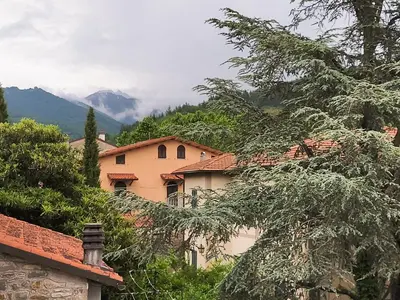 Vista generica sulle montagne o vista sulle montagne dall'interno del bed & breakfast