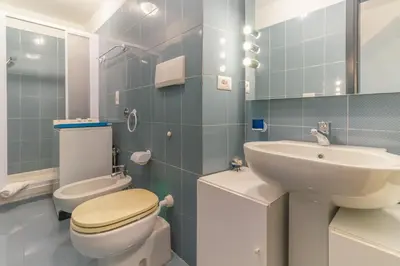 Bagno di CASA CLAUDIA Relax con Patio e Parcheggio