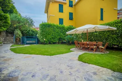 Giardino di CASA CLAUDIA Relax con Patio e Parcheggio