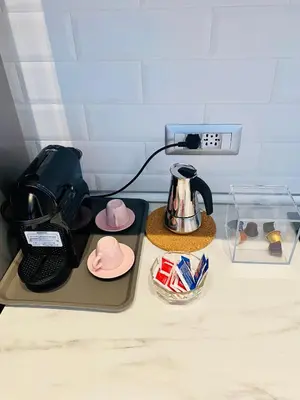 Set per la preparazione di tè e caffè presso Modern City Apartment