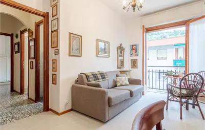 Area soggiorno di 1 Bedroom Lovely Apartment In Rapallo