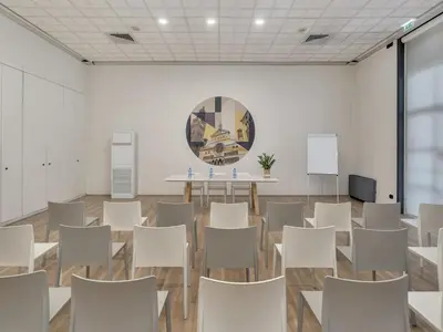 Zona business o sala conferenze di B&B Hotel Cremona