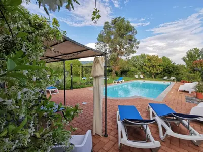 Piscina di ArtVillaArmonia Sarzana, villa piscina esclusiva o nelle vicinanze