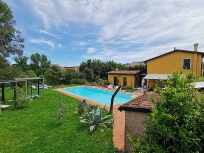 Piscina di ArtVillaArmonia Sarzana, villa piscina esclusiva o nelle vicinanze