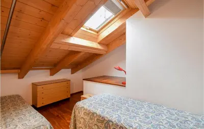 Letto o letti in una camera di 2 Bedroom Amazing Apartment In Moneglia