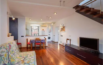 Area soggiorno di 2 Bedroom Amazing Apartment In Moneglia