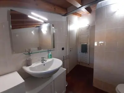 Bagno di Appartamento sui tetti di Parma