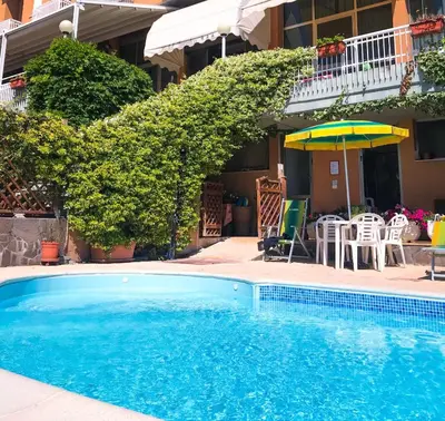 Piscina di Hotel Garden Ristorante o nelle vicinanze