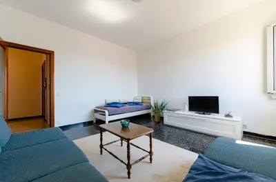 TV o dispositivi per l'intrattenimento presso JOIVY Family Flat Terrace & Parking near Beach