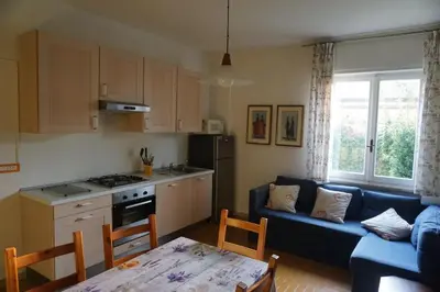 Cucina o angolo cottura di Appartamento con Giardino