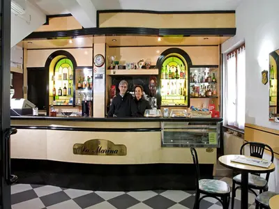Salone o bar di Albergo La Marina B&B
