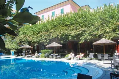 Piscina di Hotel Clelia o nelle vicinanze