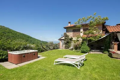 Paesaggio naturale nelle vicinanze della villa